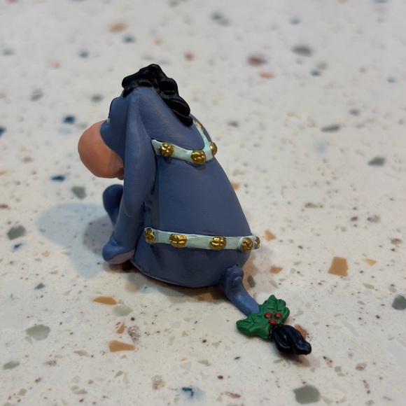 Hallmark Merry Miniatures Eeyore 1999 Christmas at Pooh’s House Rare Disney - Picture 3 of 10